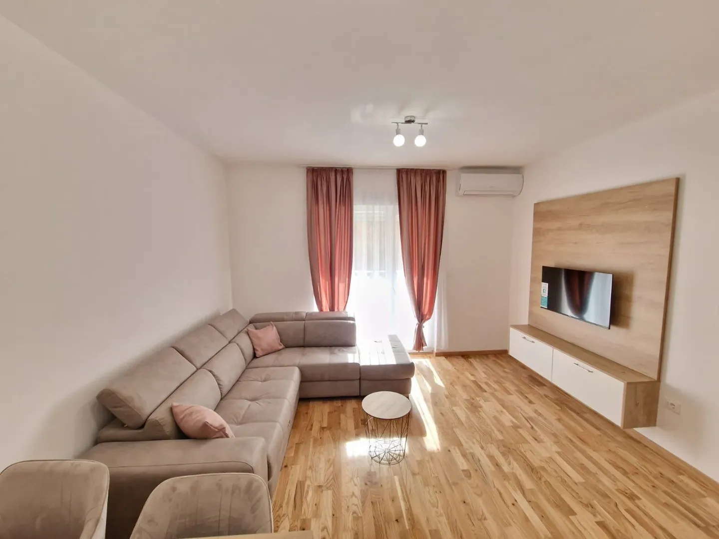 Izdavanje, jednosoban stan, 46m², Bečići, Budva