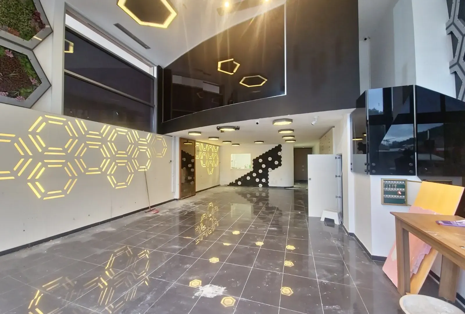 Izdavanje, poslovni prostor, 140m², Budva, Crna Gora