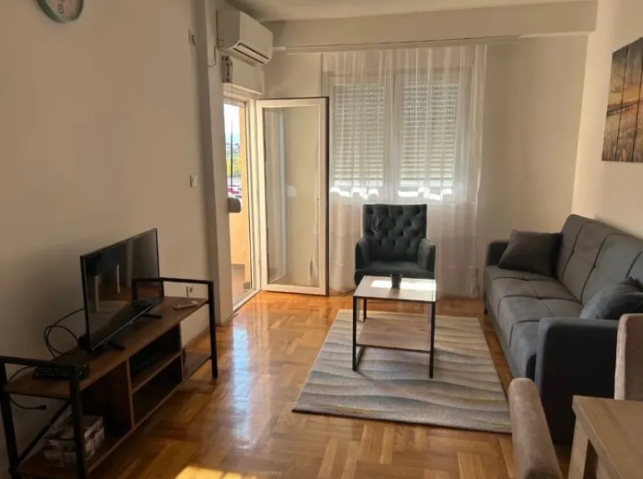 Izdavanje, jednosoban stan, 40m², Krivi Most, Podgorica