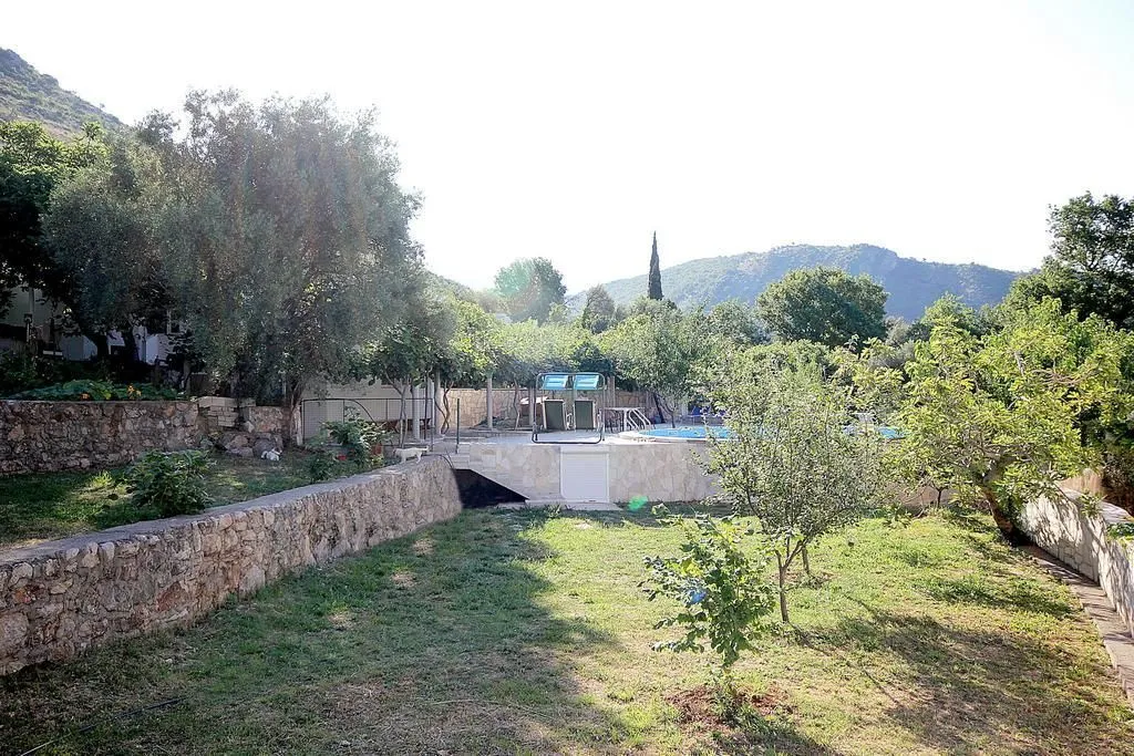 Rent, house, 170m², Reževići, Budva