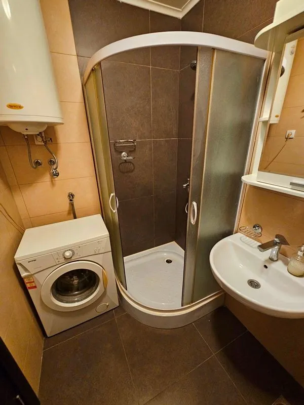 Izdavanje, jednosoban stan, 42m², Banovo Brdo, Beograd