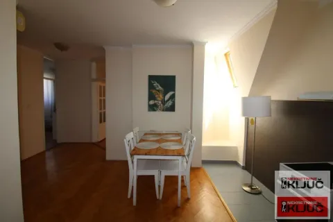 Izdavanje, trosoban stan, 75m², Centar, Novi Sad - image 7