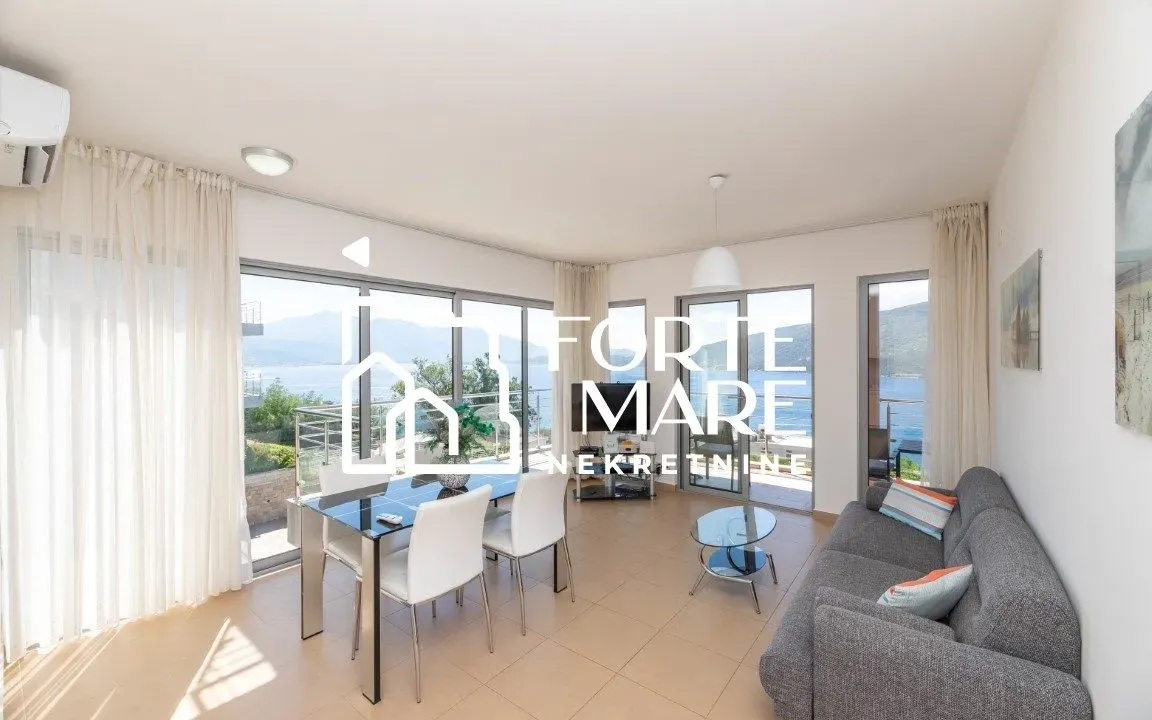 Sale, two bedroom apartment, 85m², Đenovići, Herceg Novi