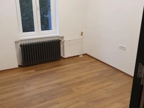 Izdavanje, četvorosoban stan, 100m², Centar, Novi Sad - image 8