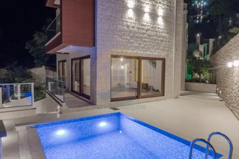 Prodaja, kuća, 285m², Reževići, Budva