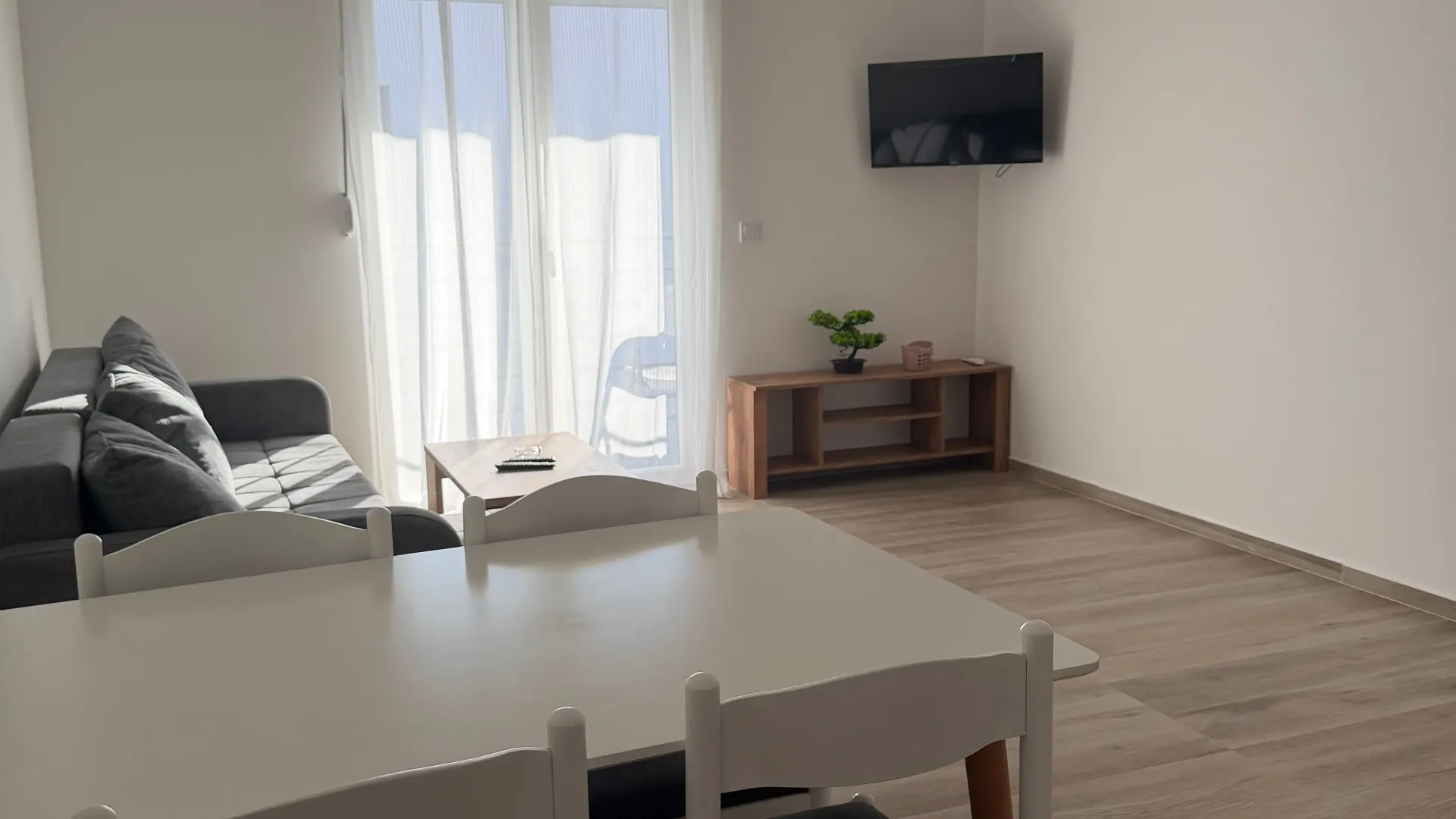 Izdavanje, jednosoban stan, 37m², Bonići, Tivat