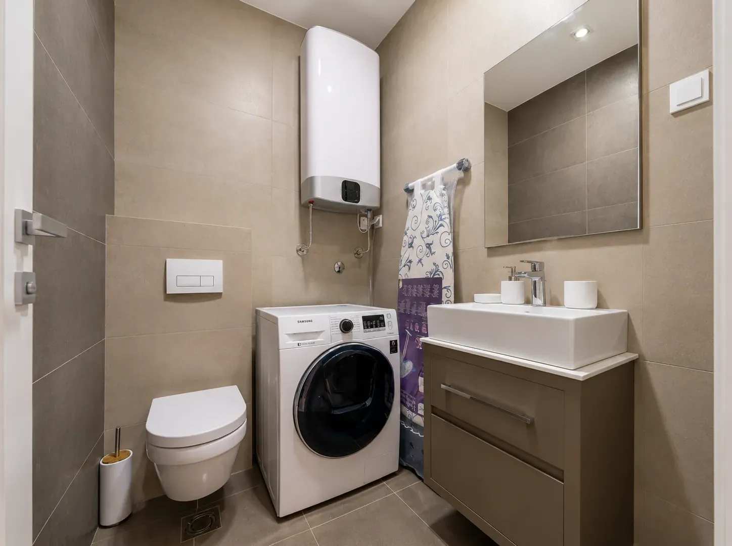 Izdavanje, dvosoban stan, 102m², Porto Montenegro, Tivat