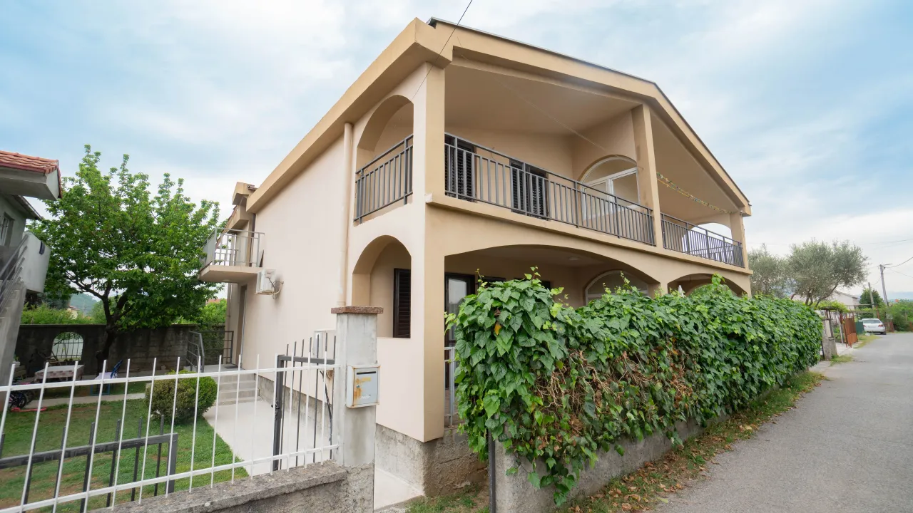 Rent, house, 160m², Gornja Gorica, Podgorica