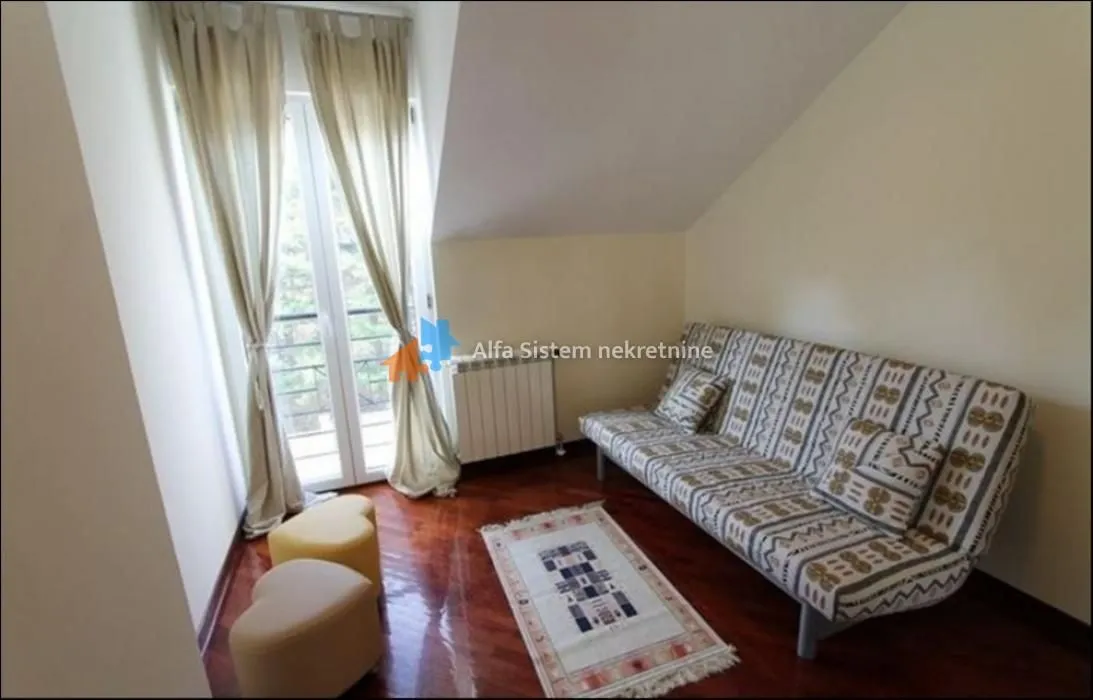 Rent, four bedroom apartment, 160m², Savski Venac, Beograd