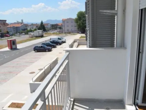 Izdavanje, dvosoban stan, 60m², Stari Aerodrom, Podgorica - image 6