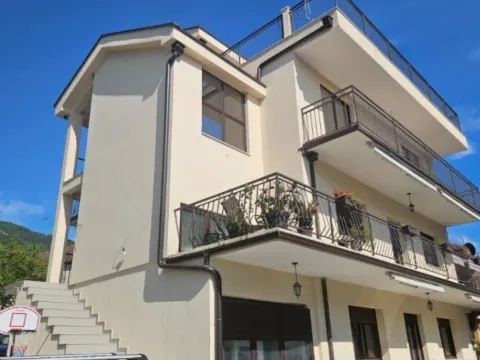 Izdavanje, dvosoban stan, 94m², Tivat, Crna Gora - image 10