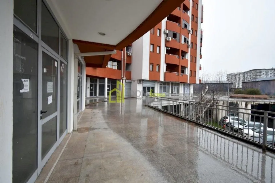 Izdavanje, poslovni prostor, 455m², Tuški Put, Podgorica
