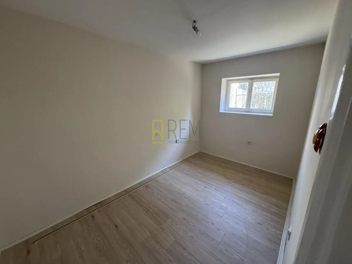 Izdavanje, dvosoban stan, 80m², Podgorica, Crna Gora