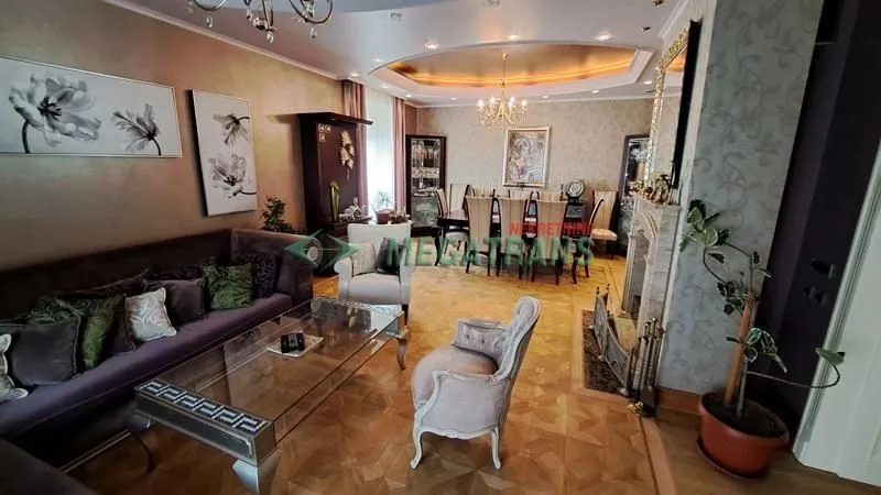Izdavanje, stan, 260m², Centar, Novi Sad
