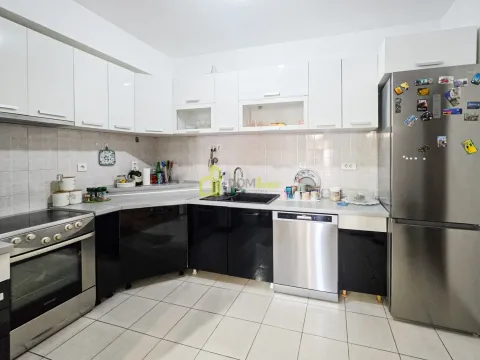 Rent, two bedroom apartment, 80m², City Kvart, Podgorica - image 4