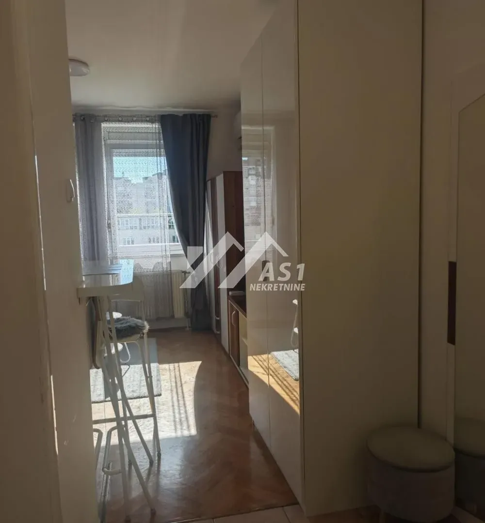 Izdavanje, stan, 22m², Rotkvarija, Novi Sad Sve Podlokacije