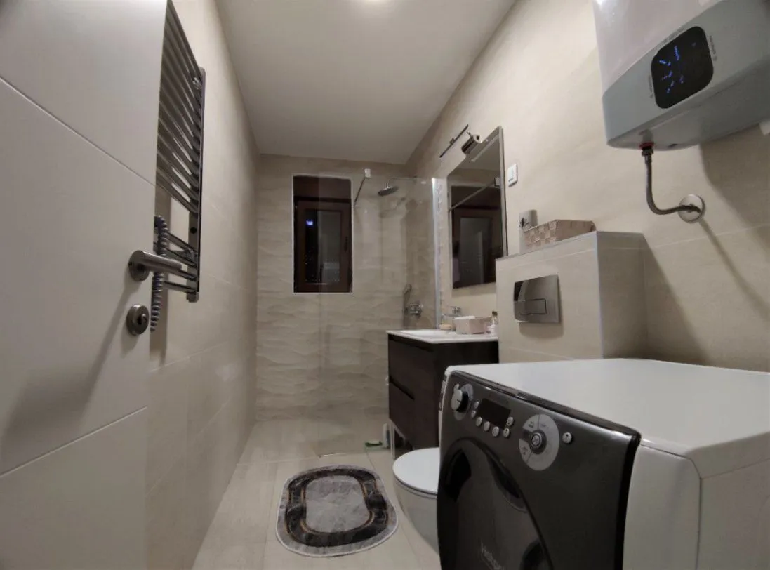 Izdavanje, jednosoban stan, 51m², Bogišići, Tivat