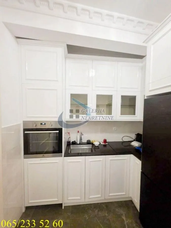 Izdavanje, poslovni prostor, 180m², Savski Venac, Beograd