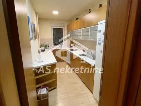 Izdavanje, trosoban stan, 95m², Autokomanda, Voždovac Sve Podlokacije - image 12