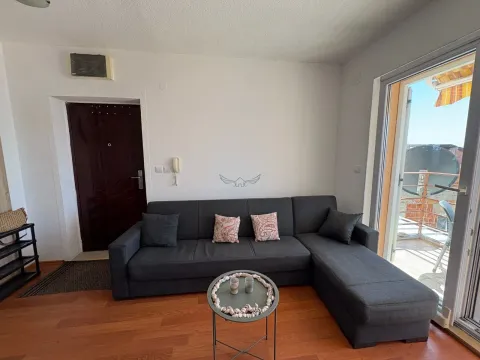 Rent, two bedroom apartment, 49m², Donja Lastva, Tivat - image 2