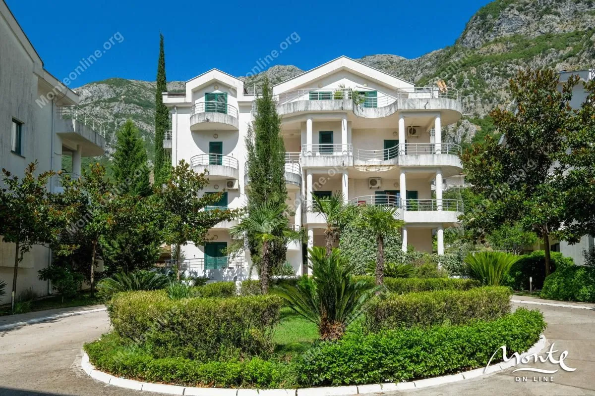 Prodaja, trosoban stan, 130m², Risan, Kotor