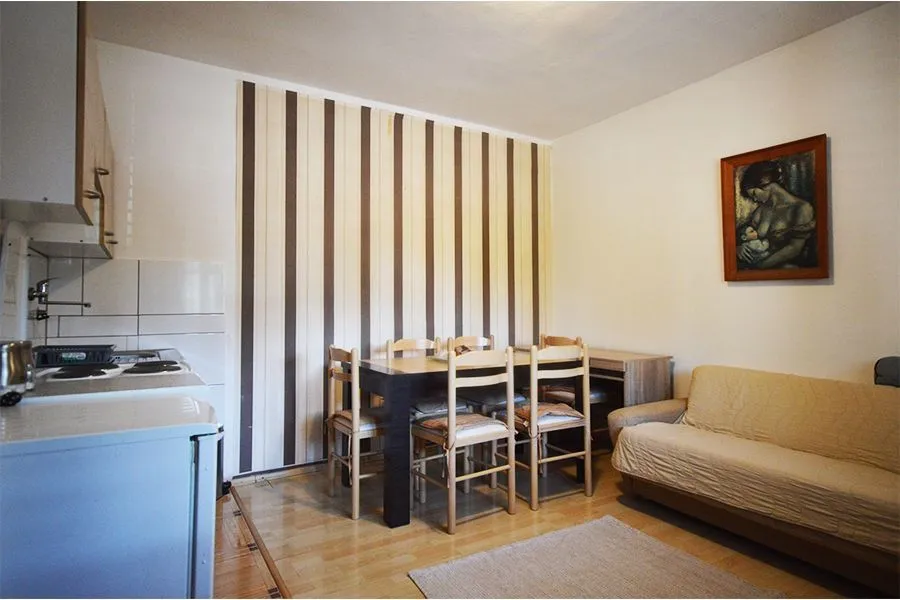 Smaller kitchen with a dining table and sofa.