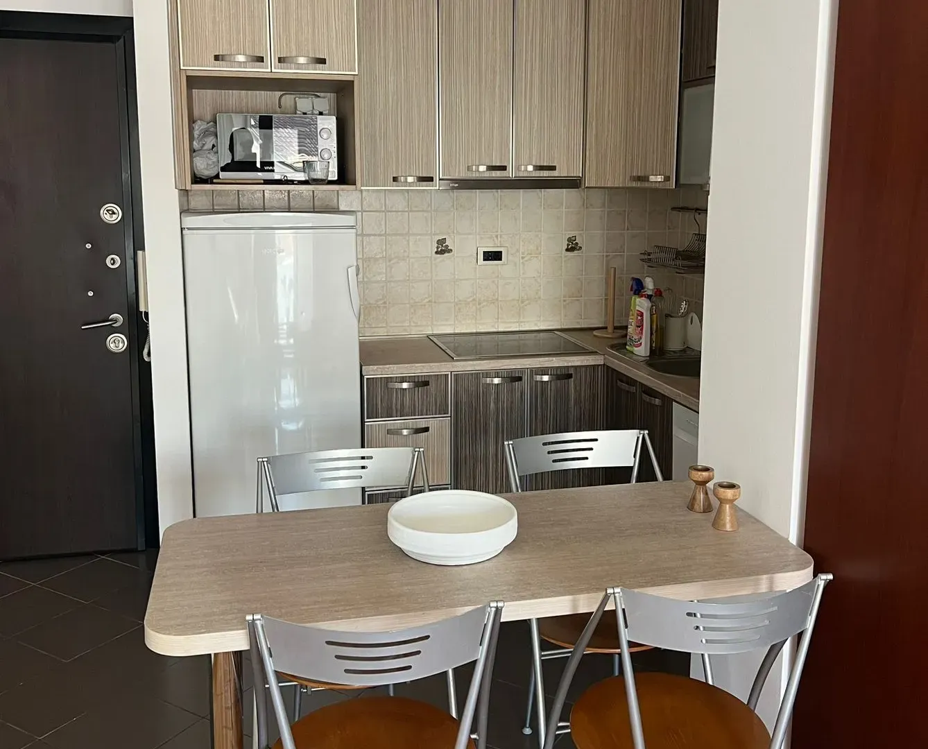 Izdavanje, jednosoban stan, 47m², Budva, Crna Gora
