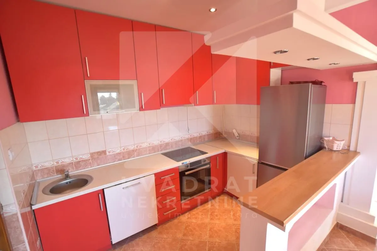 Izdavanje, petosoban stan, 120m², Zlatica, Podgorica