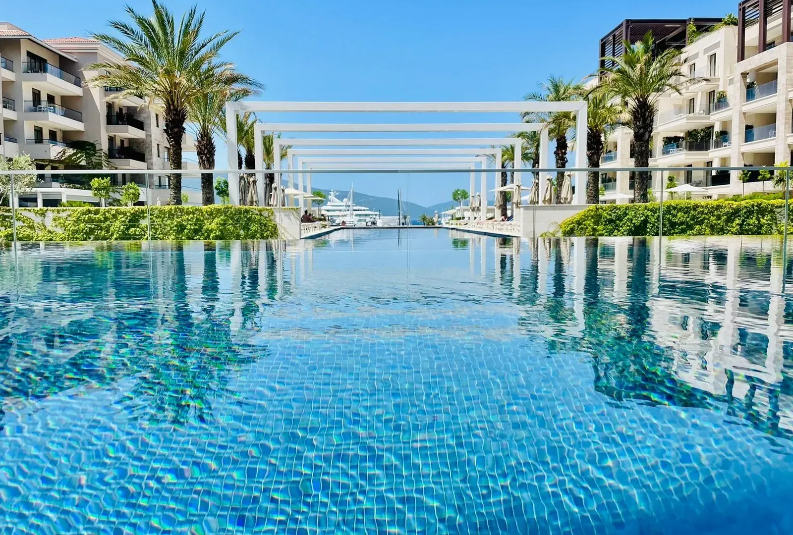Izdavanje, dvosoban stan, 146m², Centar, Tivat