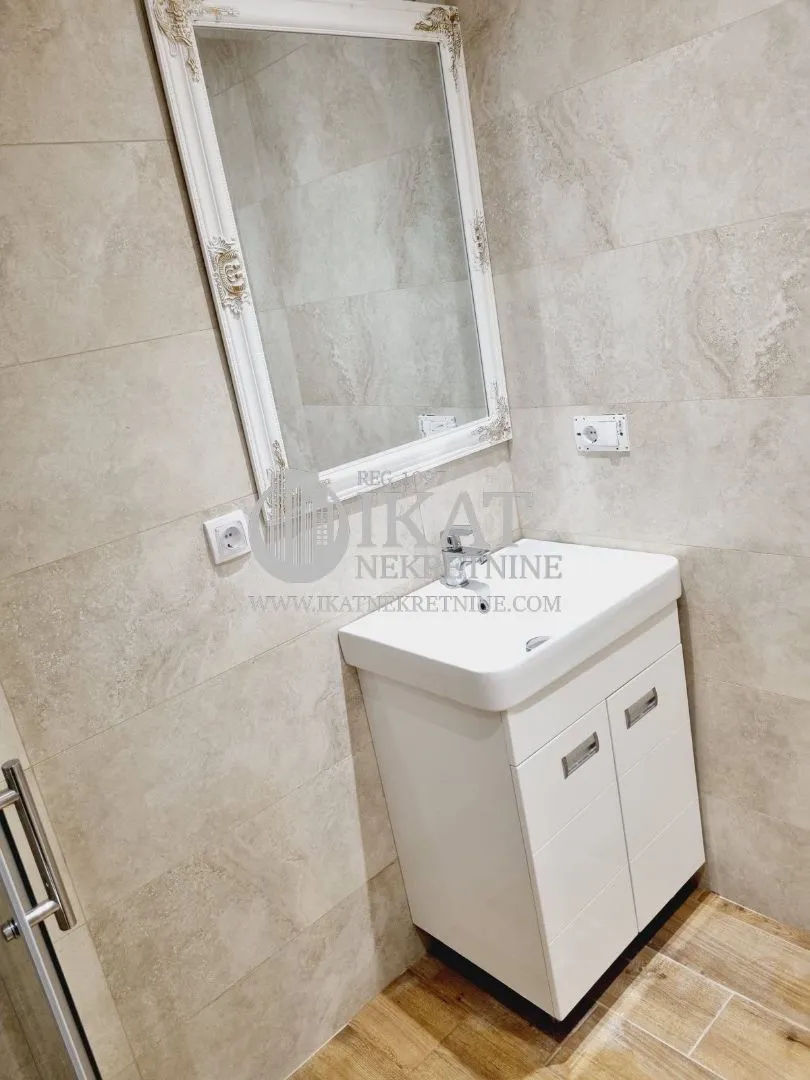 Sale, two bedroom apartment, 44m², Kalenić Pijaca, Vračar Sve Podlokacije