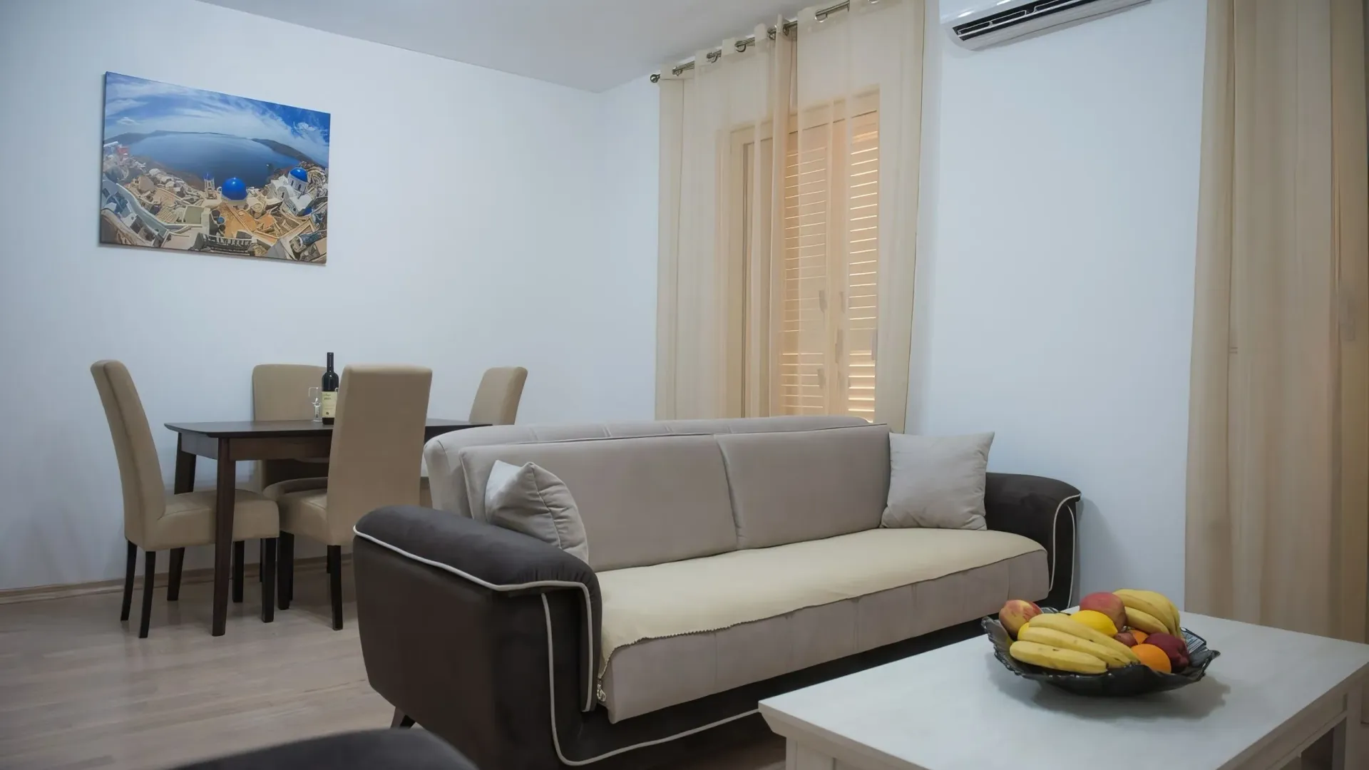 Izdavanje, dvosoban stan, 81m², Dobrota, Kotor