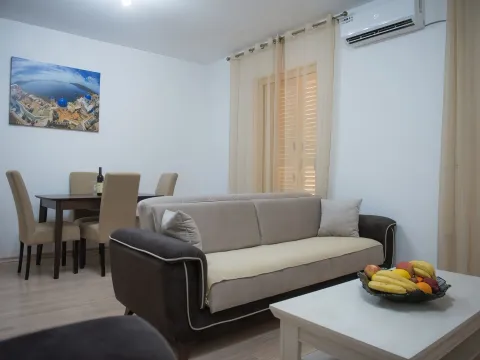 Rent, two bedroom apartment, 81m², Dobrota, Kotor - image 2