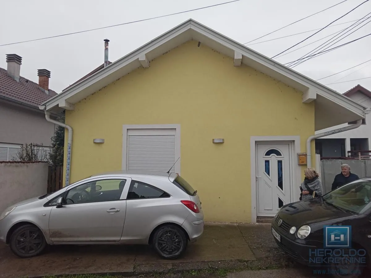 Sale, house, 400m², Ćuprija, Srbija