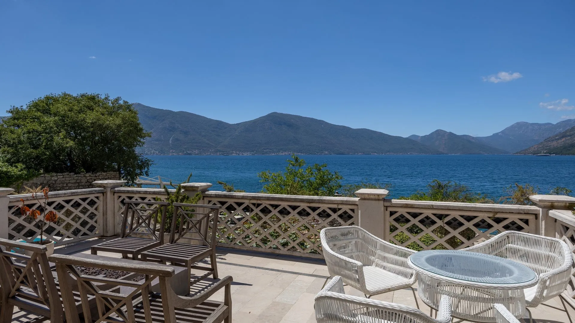Rent, house, 587m², Dobrota, Kotor