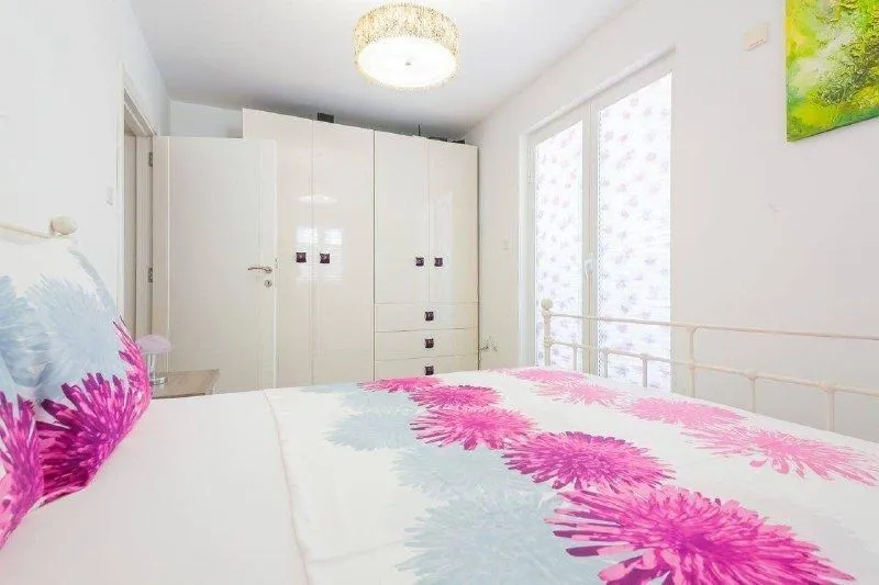 Sale, two bedroom apartment, 53m², Sveti Stefan, Budva
