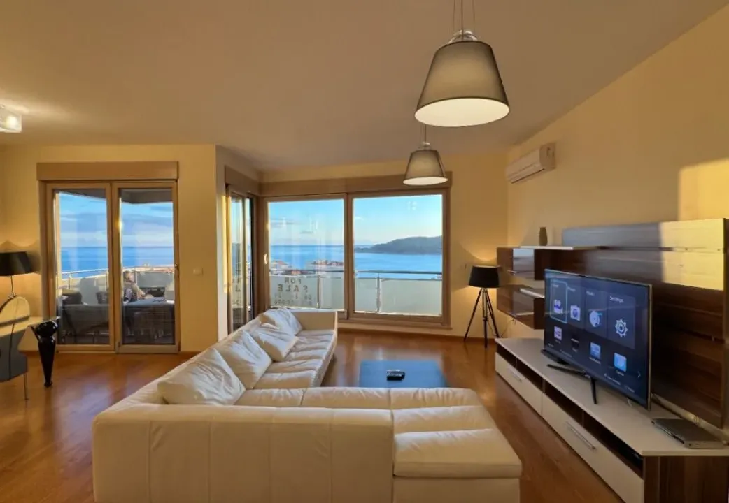 Izdavanje, dvosoban stan, 95m², Bečići, Budva