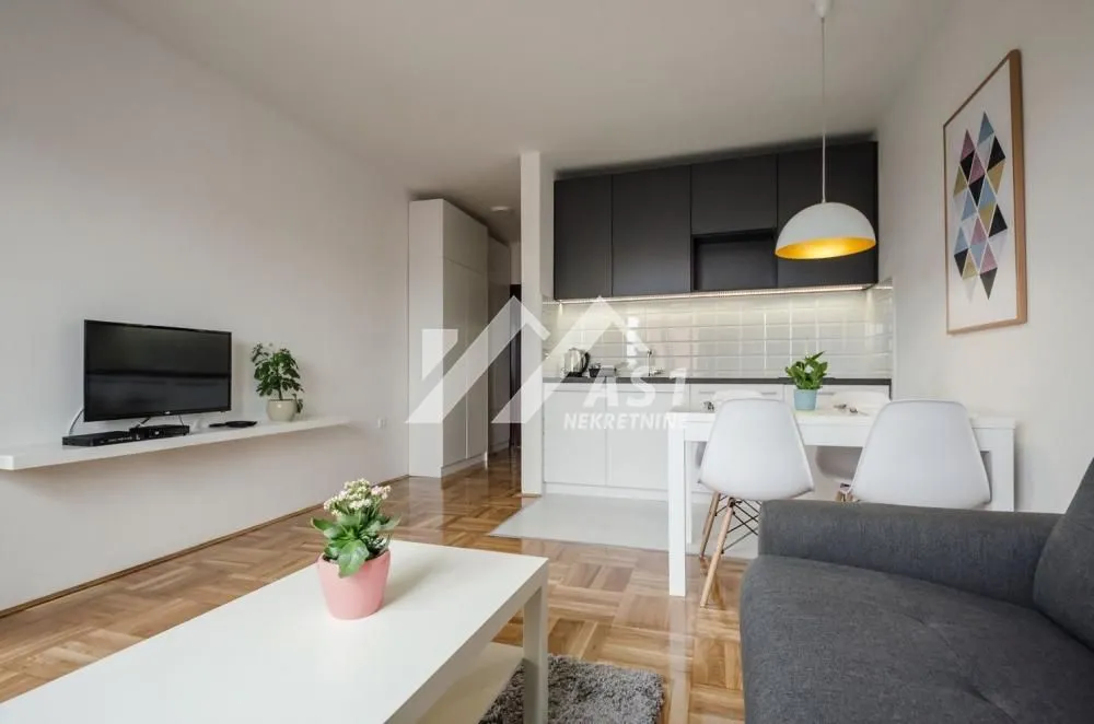 Izdavanje, stan, 26m², Bulevar Oslobodjenja, Novi Sad Sve Podlokacije