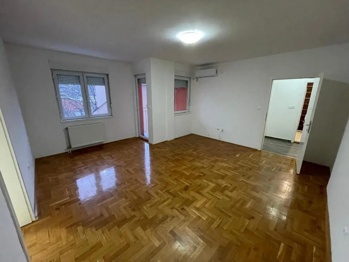 Prodaja, dvosoban stan, 50m², Centar, Novi Sad