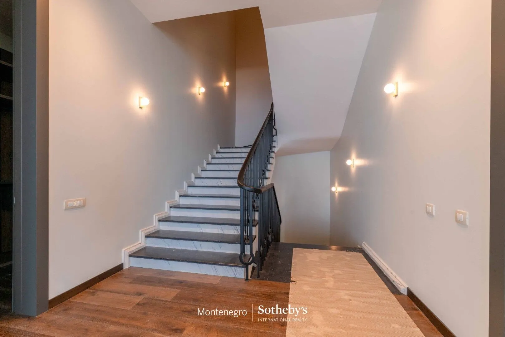Sale, house, 580m², Skočiđevojka, Budva
