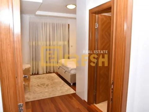 Izdavanje, četvorosoban stan, 140m², Centar, Podgorica - image 18