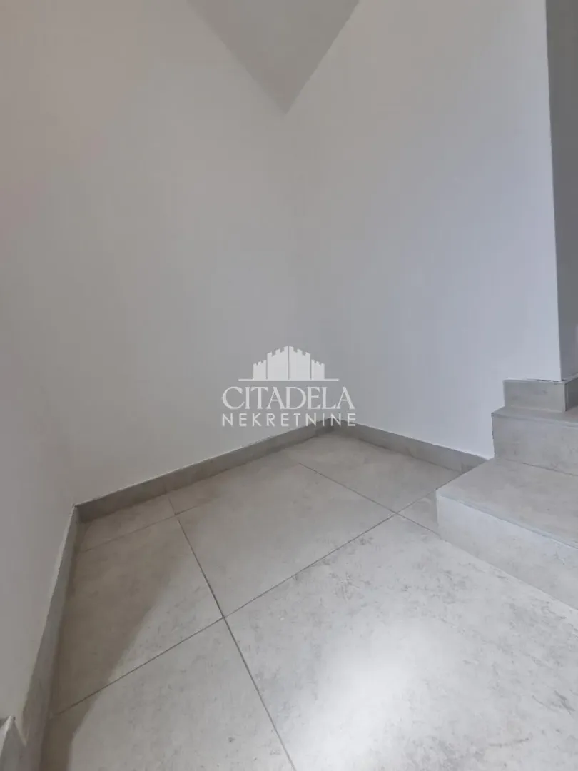 Izdavanje, trosoban stan, 85m², Čukarica, Beograd