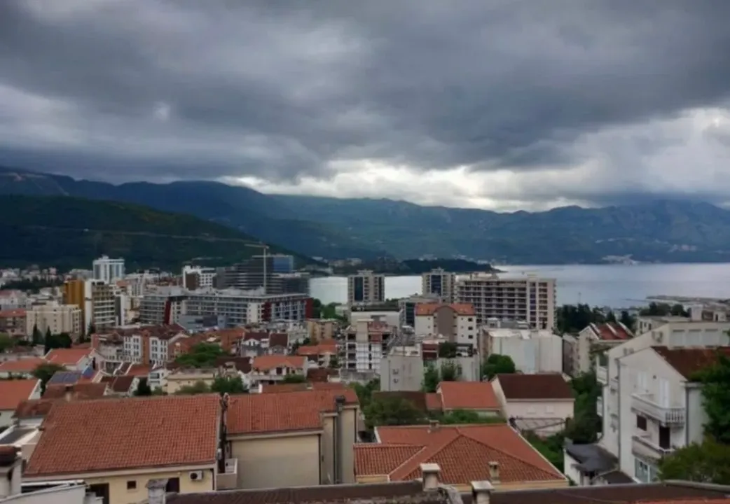 Izdavanje, dvosoban stan, 70m², Babin Do, Budva