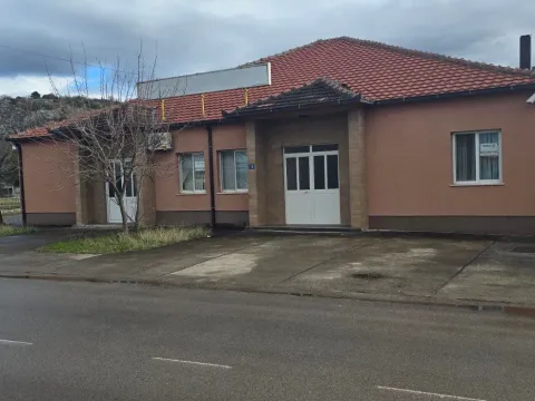 Poslovni prostor in Tuzi