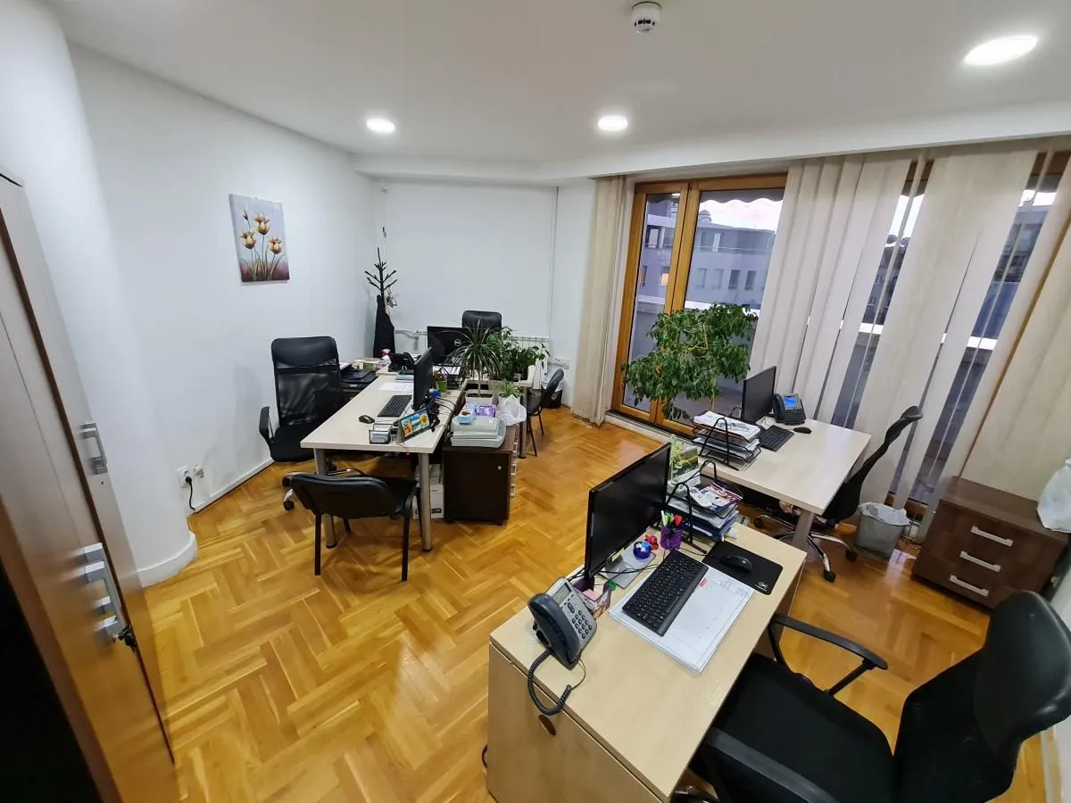 Rent, office space, 650m², Slavija, Vračar Sve Podlokacije