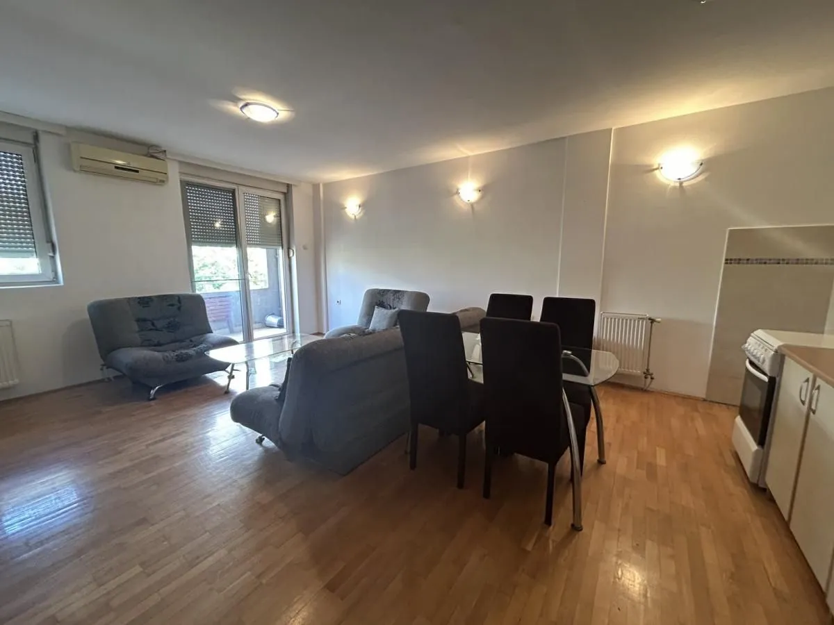 Izdavanje, dvosoban stan, 68m², Centar, Niš