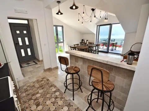 Prodaja, dvosoban stan, 200m², Risan, Kotor - image 4