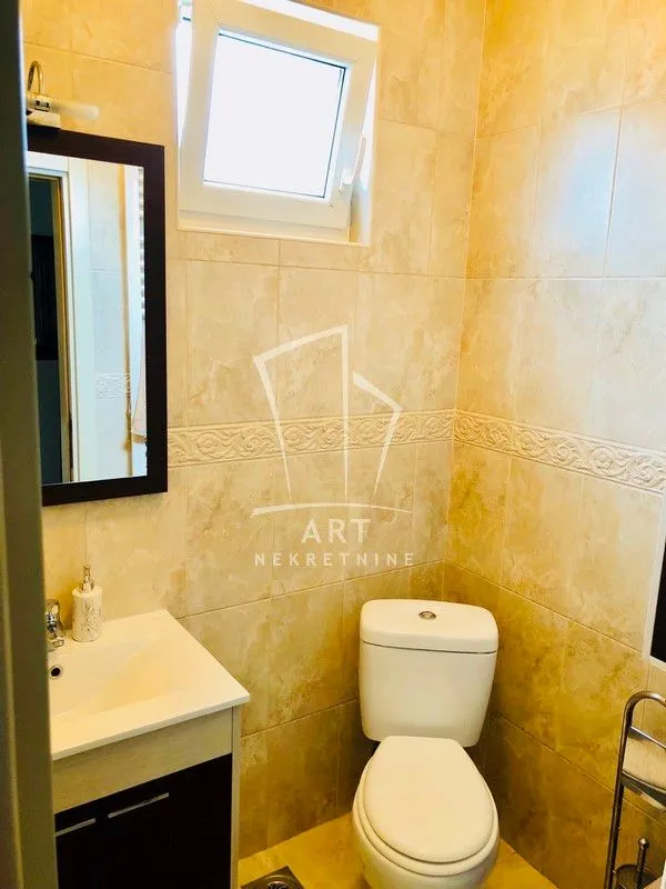 Sale, four bedroom apartment, 124m², Uciteljsko Naselje, Zvezdara Sve Podlokacije