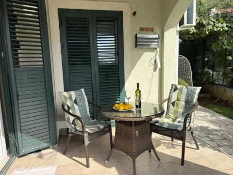 Sale, one bedroom apartment, 48m², Petrovac, Budva - image 1