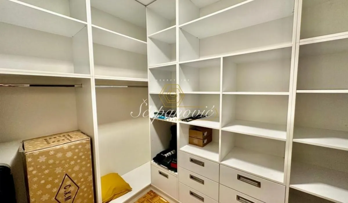 Prodaja, dvosoban stan, 44m², Adamovićevo Naselje, Novi Sad Sve Podlokacije