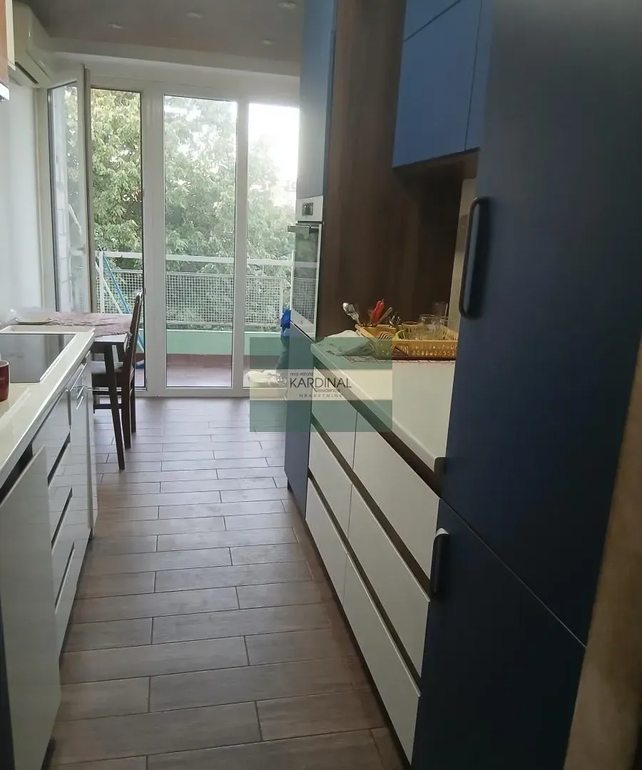 Prodaja, trosoban stan, 75m², Erdoglija, Kragujevac